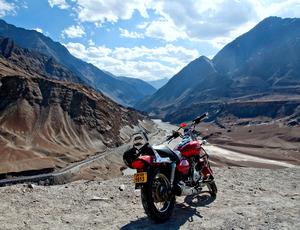 LEH LADAKH 5 DAYS BY BYKE