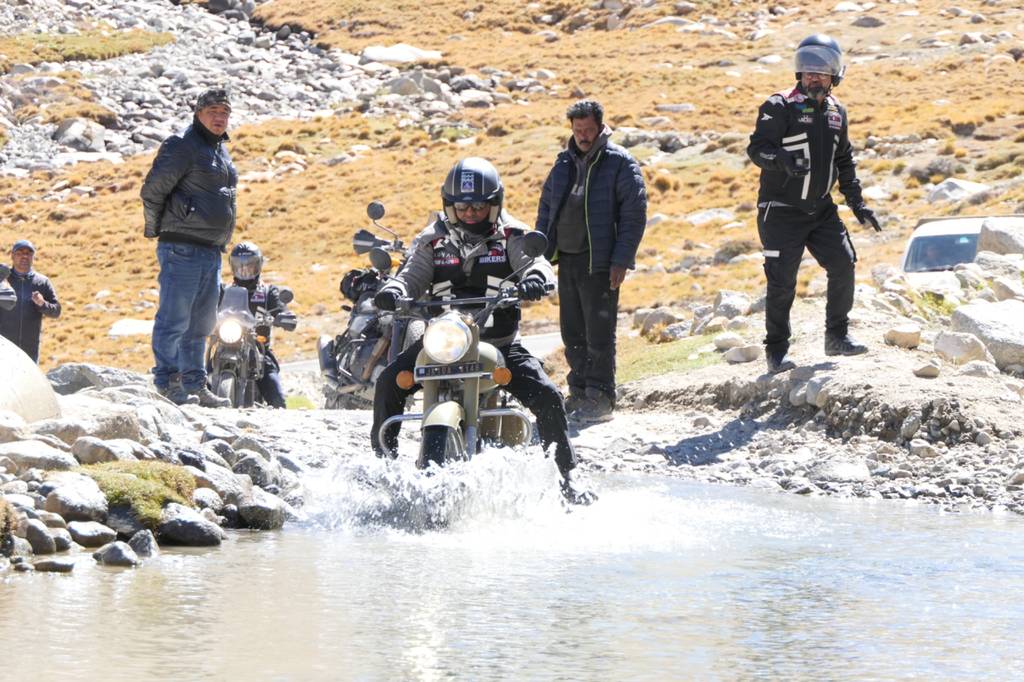LEH LADAKH 5 DAYS BY BYKE